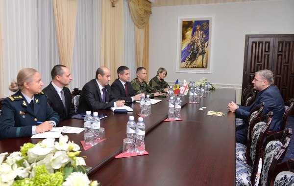 Ministrul Apărării, în discuții cu ambasadorul Georgiei în Republica Moldova