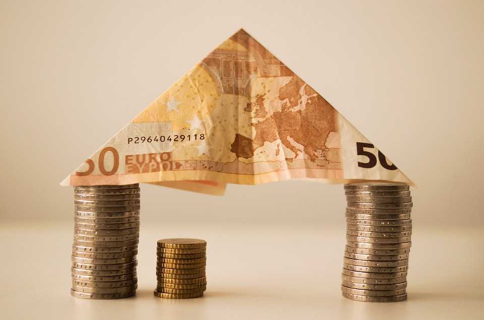 OPORTUNITATE: Credite preferențiale pentru tineri