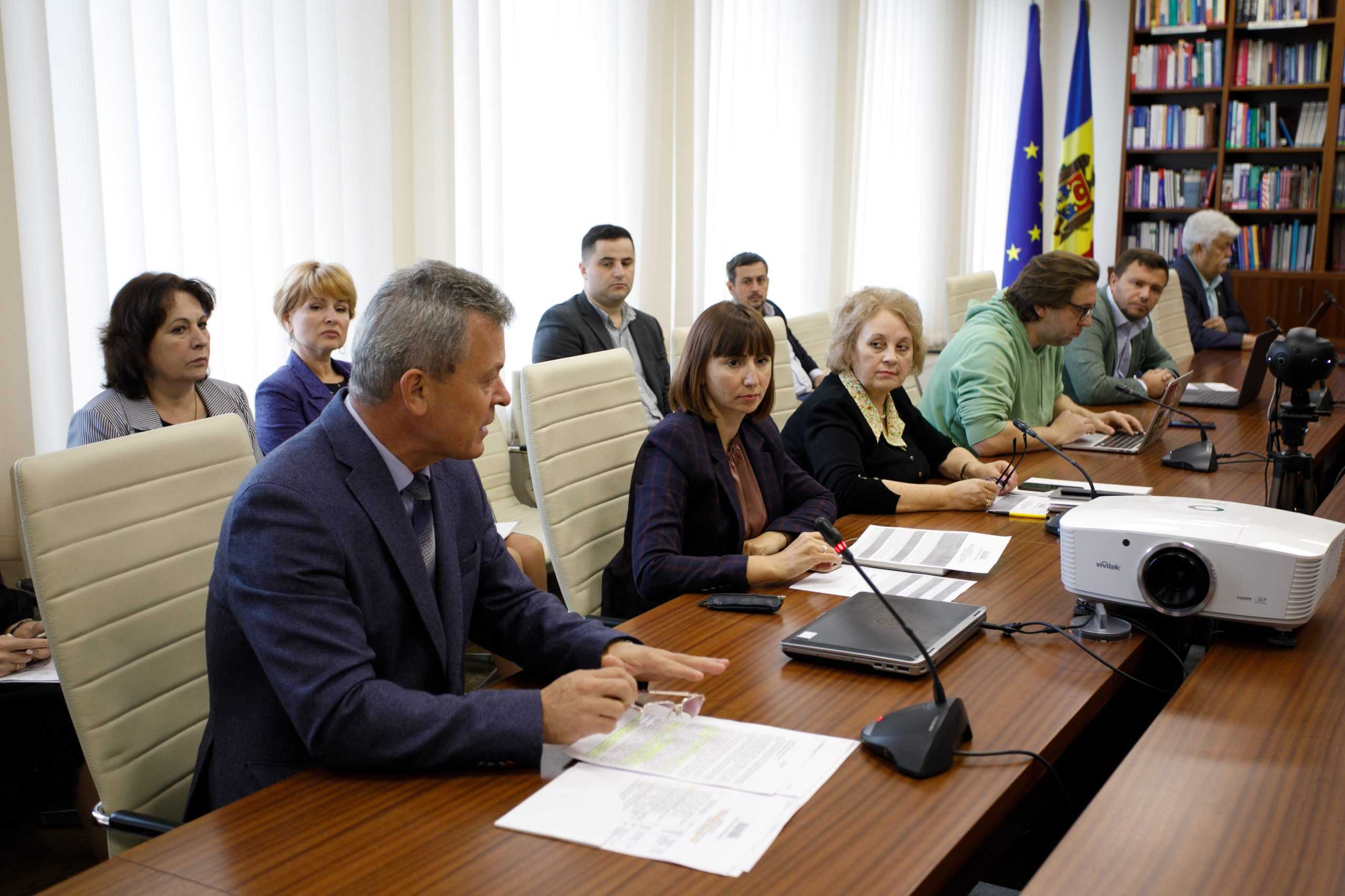 Bugetarii vor primi salariul prin intermediul serviciului guvernamental de plăți electronice „MPay”