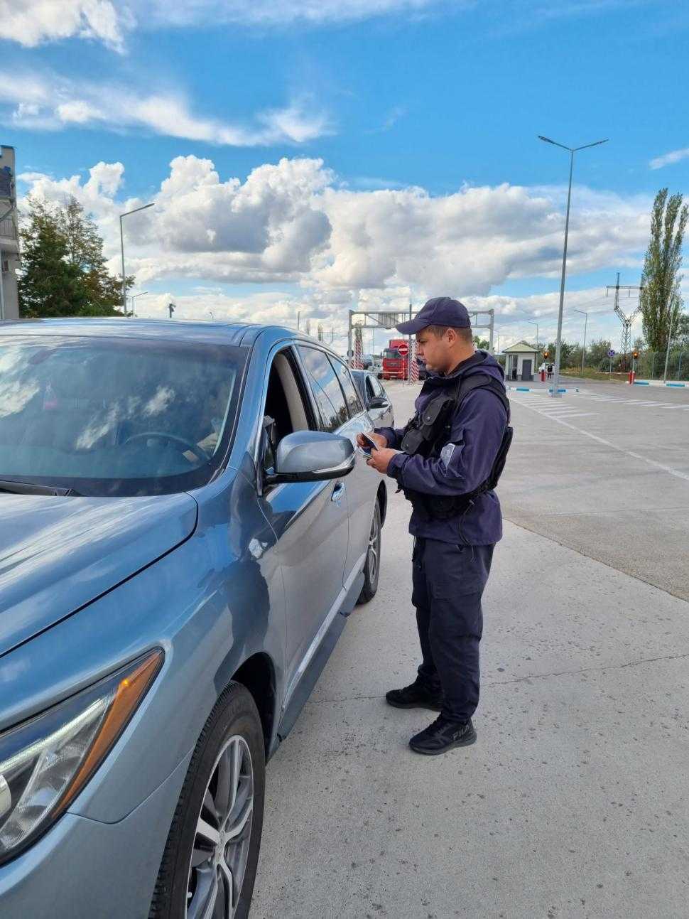Un șofer moldovean, identificat cu permisul de conducere falsificat