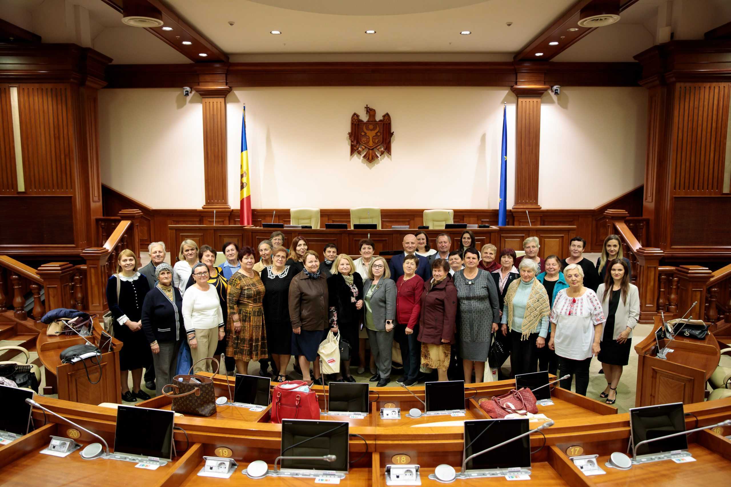 Deputații, în dialog cu persoanele vârstnice: „Ne dorim o comunicare cât mai bună”