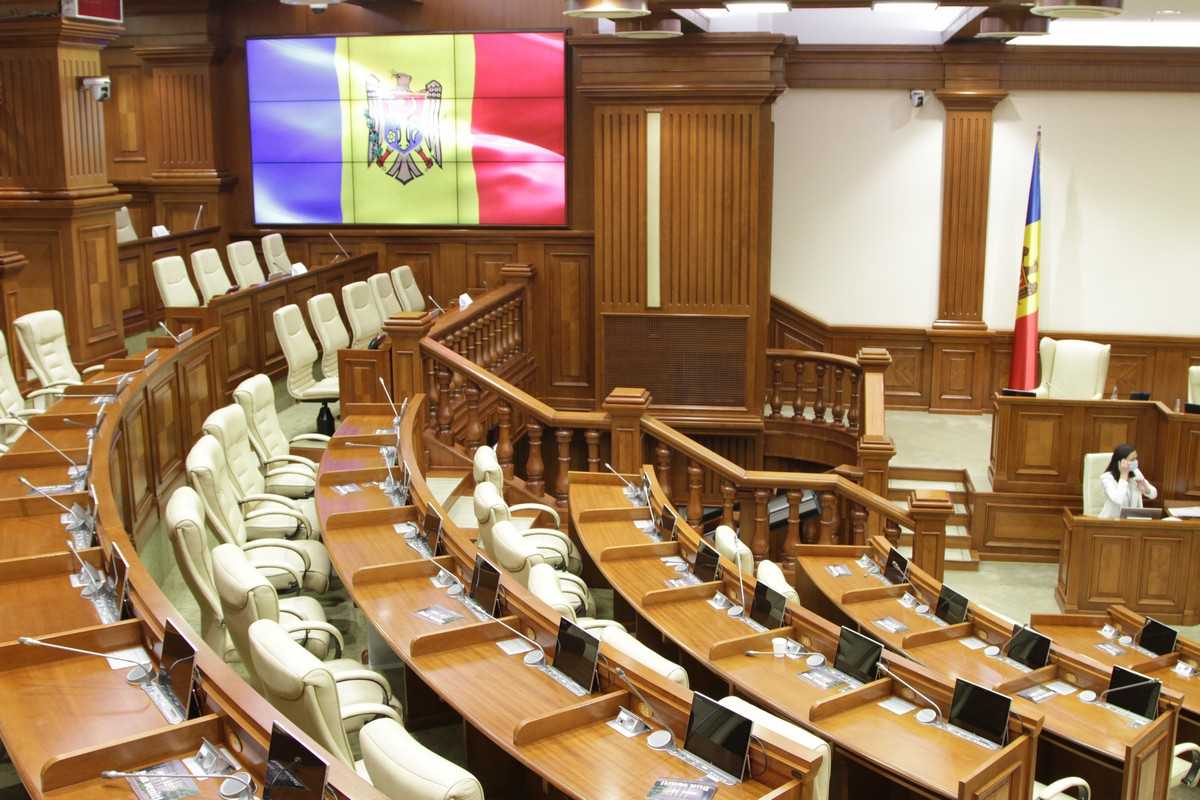 Parlamentul se convoacă în ședință plenară joi, 20 octombrie, la ora 12:00