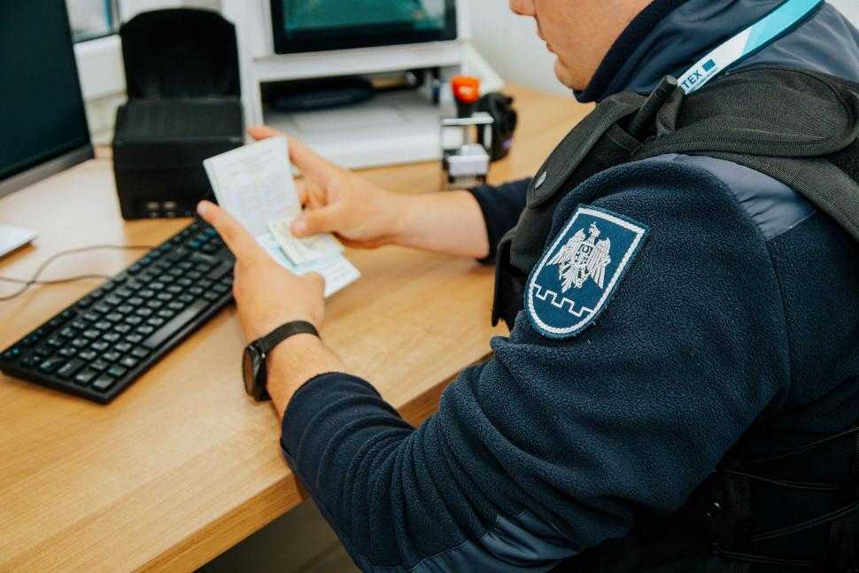Un pieton, descoperit cu document falsificat