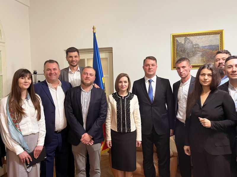 Șefa statului s-a întâlnit, la București, cu mai mulți oameni de afaceri originari din R.Moldova