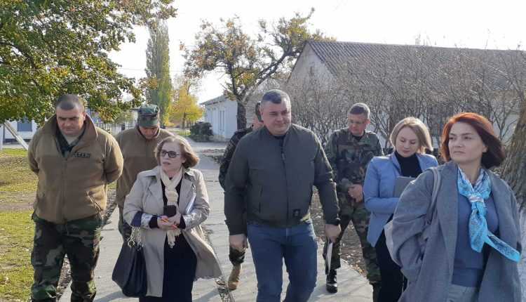 Membrii Comisiei drepturile omului și relații interetnice, în vizită inopinată la o unitate militară