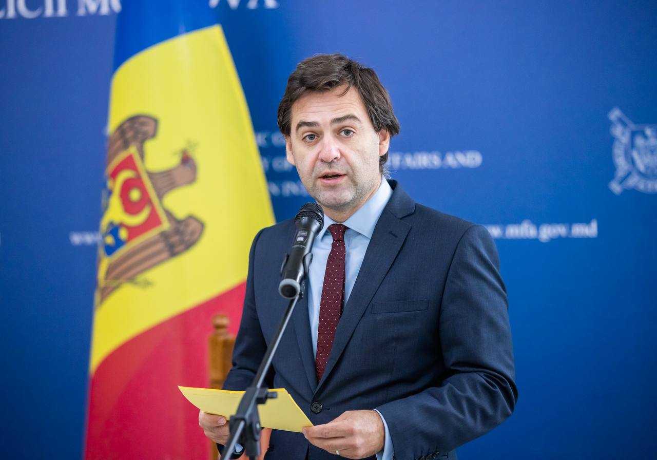 Nicu Popescu și ministrul apărării Anatolie Nosatîi desfășoară o vizită de lucru la Paris