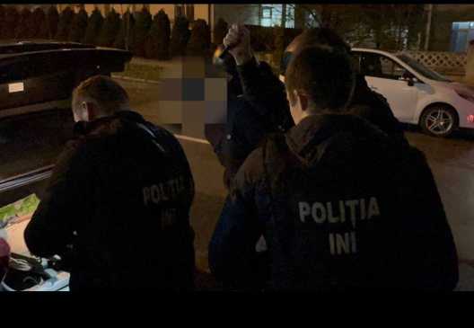 Învinuit în 32 de cazuri de punere în circulație a drogurilor, reținut / VIDEO