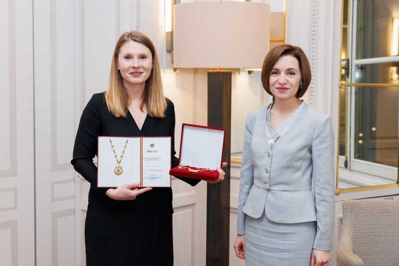 Președinta Maia Sandu i-a înmânat scriitoarei Tatiana Țîbuleac „Ordinul Republicii”