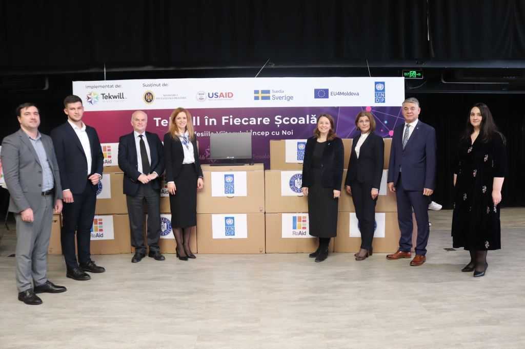 Zece școli din R.Moldova vor fi dotate cu echipament performant pentru a studia profesiile viitorului