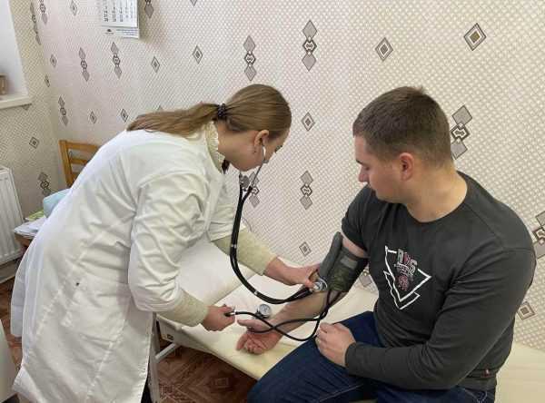 Indemnizații de 120 de mii de lei și 96 de mii de pentru tinerii specialiști cu studii medicale și farmaceutice