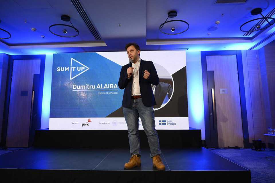 Atragerea specialiștilor IT și motivarea lor, discutate la cea de-a treia ediție a SUM IT UP