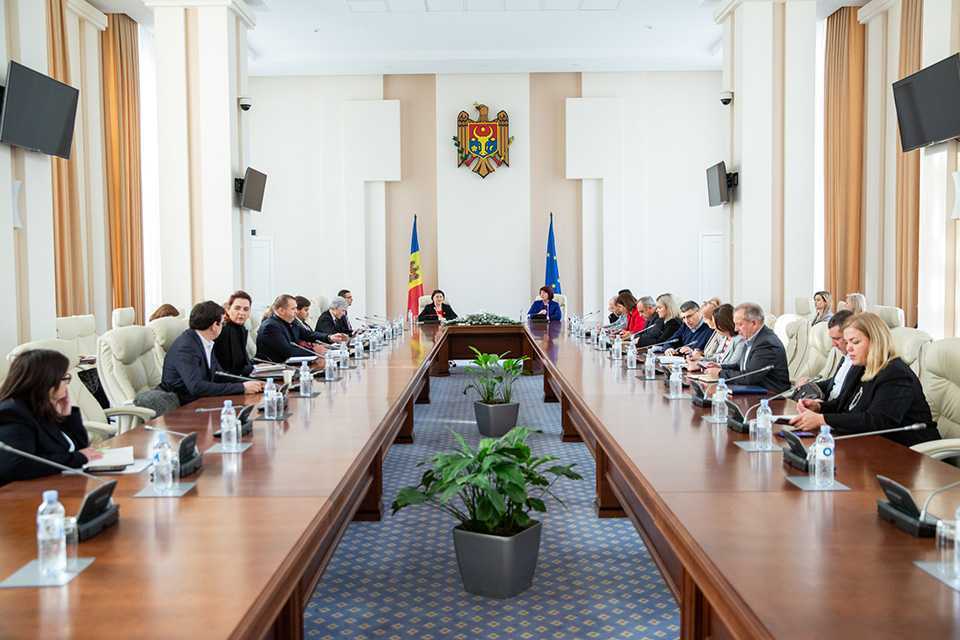 Legea bugetului pentru 2023 discutată în cadrul Comisiei paritare pentru descentralizare