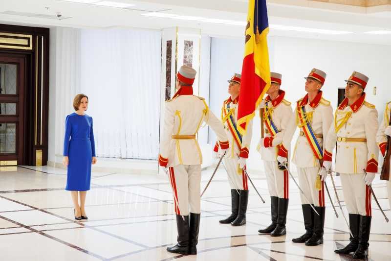 Maia Sandu a înmânat distincții mai multor personalități din țară