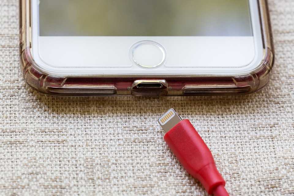Intră în vigoare legea UE privind încărcătorul unic USB-C, obligatoriu din 2024