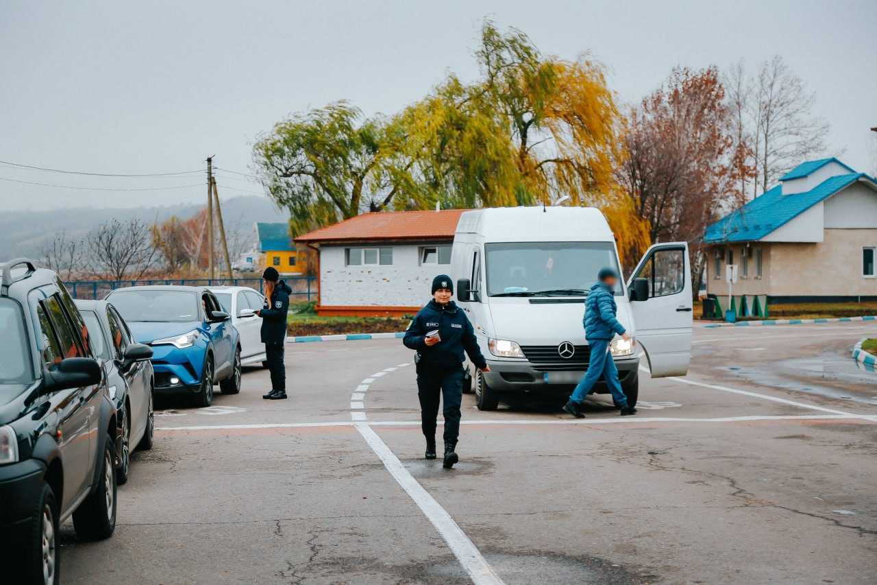 Un șofer de rută, descoperit cu permisul de conducere falsificat