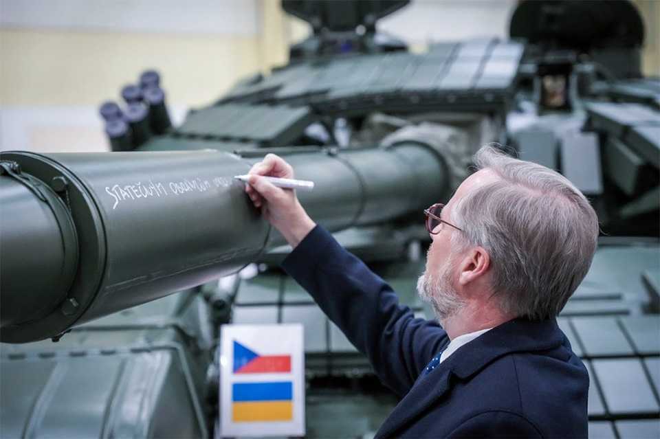 Cehia va livra Ucrainei tancuri T-72 și alt echipament militar
