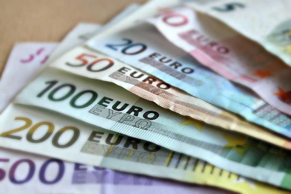 CEC: În 2023, un cetățean poate dona partidelor doar 70 200 de lei