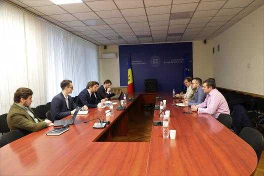 Ministrul Economiei, Dumitru Alaiba, în dialog cu producătorii autohtoni de covoare
