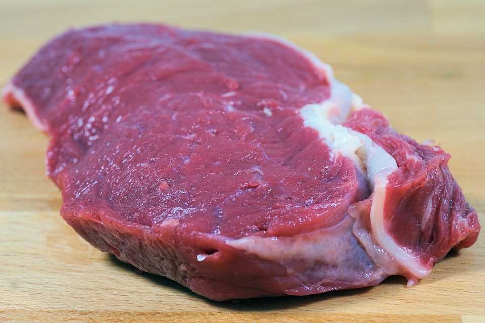 Percheziții la cel mai important importator de carne din Republica Moldova