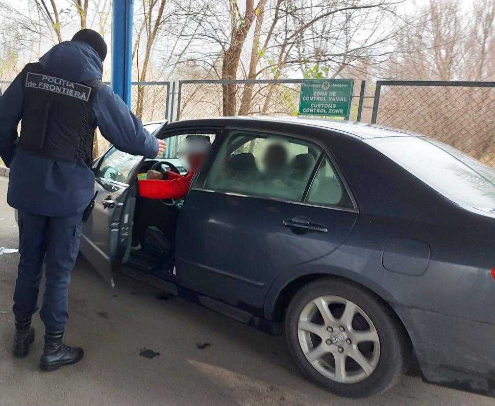 PTF Cahul: Două persoane descoperite cu șapte acte falsificate
