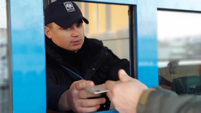 Doi conaționali au fost prinși cu acte false la frontieră