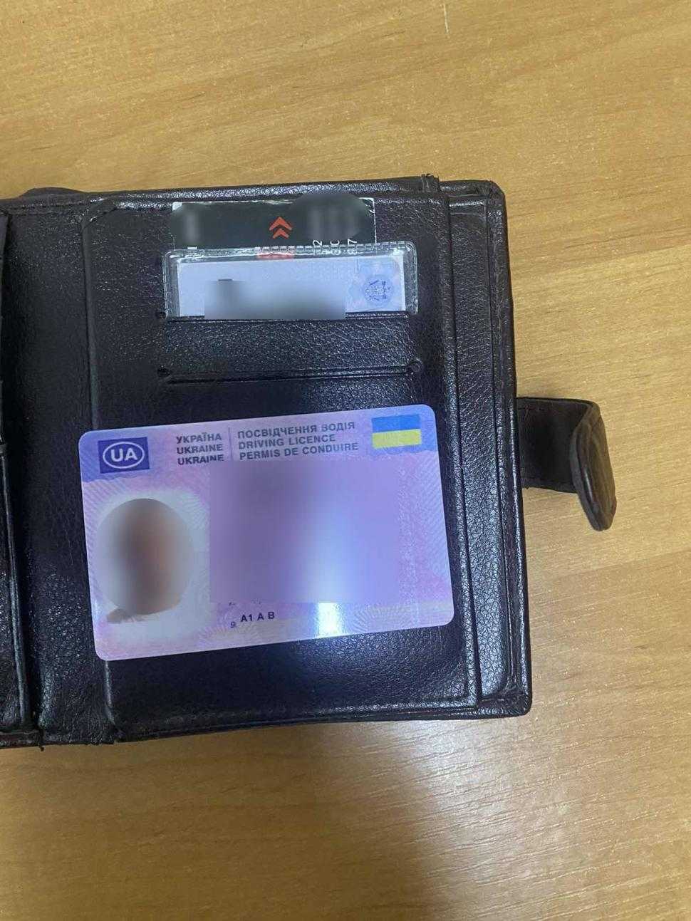 Alte două permise de conducere falsificate, ridicate de la doi călători