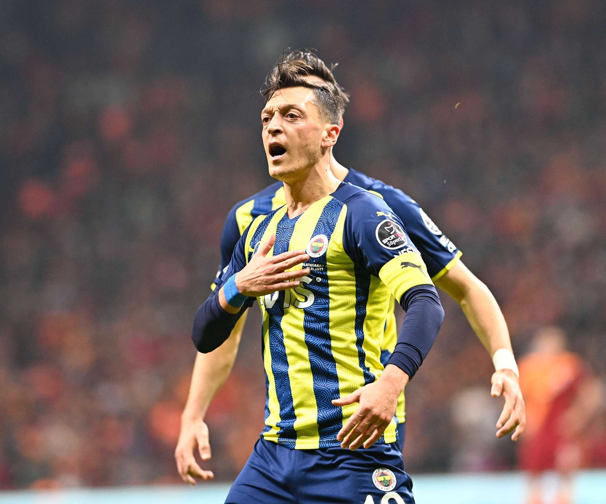 Mesut Ozil s-a retras din fotbal în mijlocul sezonului