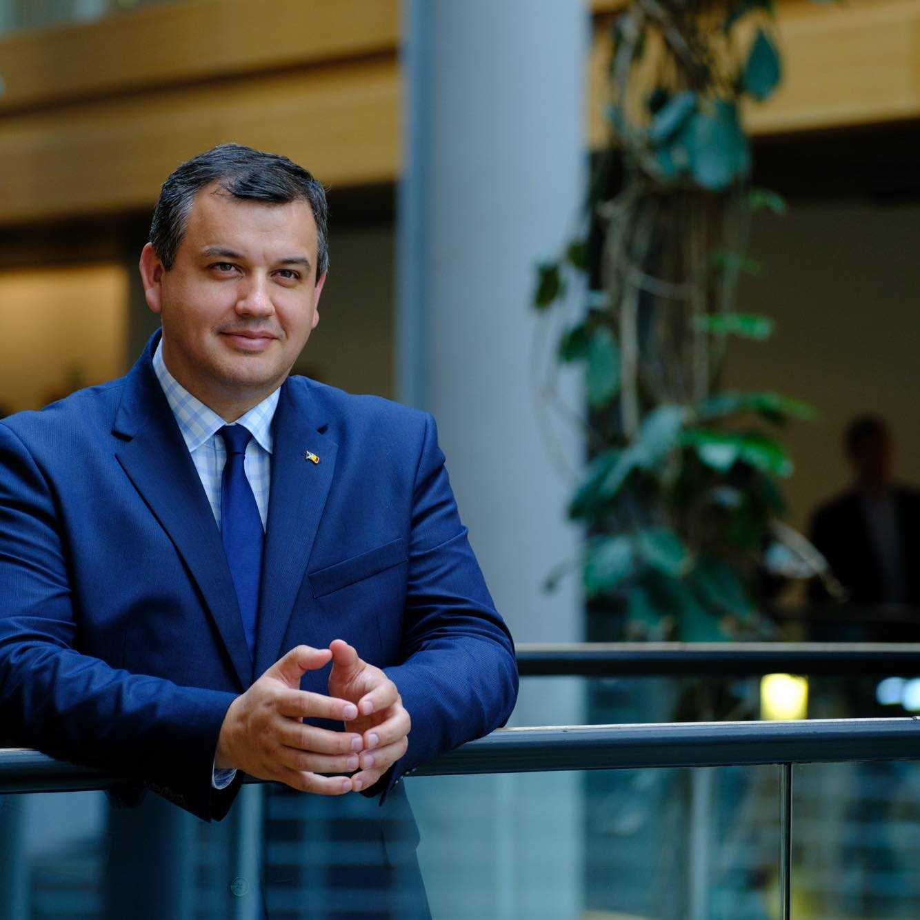 Europarlamentar: Cetățenii moldoveni, intoxicați de propaganda rusă, resping aderarea la NATO