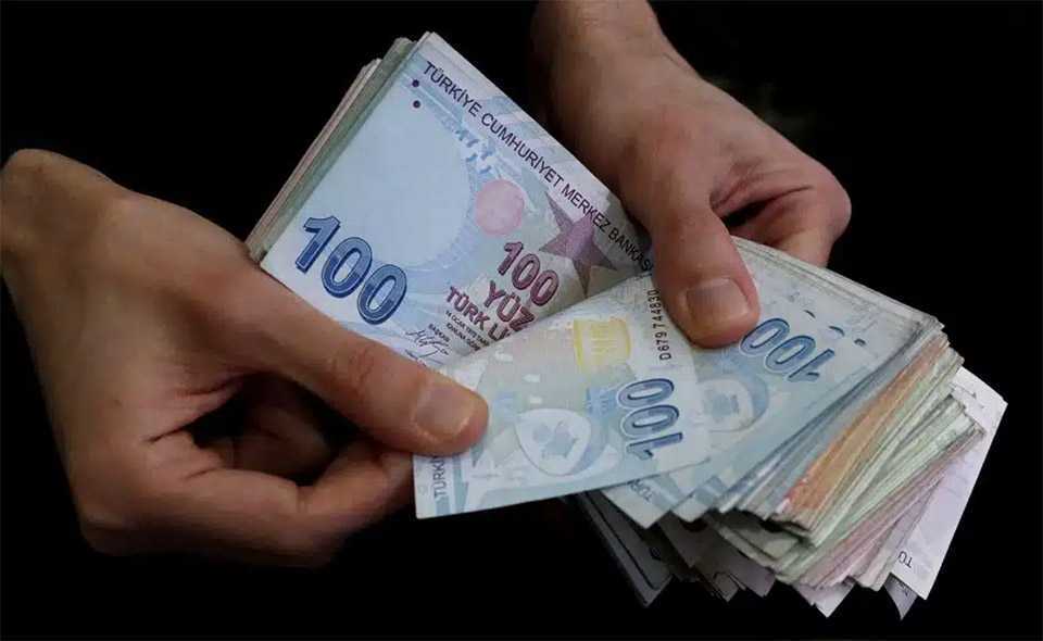 Turcia: Lira ajunge la un nou minim istoric, iar bursele se prăbuşesc