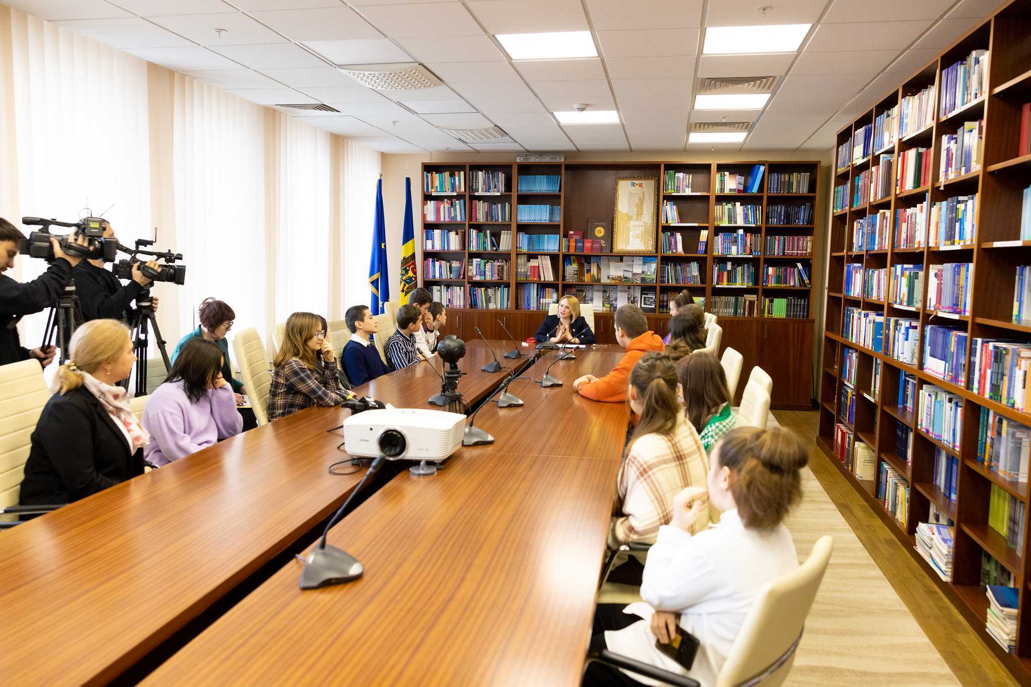 A fost lansată campania de promovare a cărții și lecturii, inițiată de Parlament