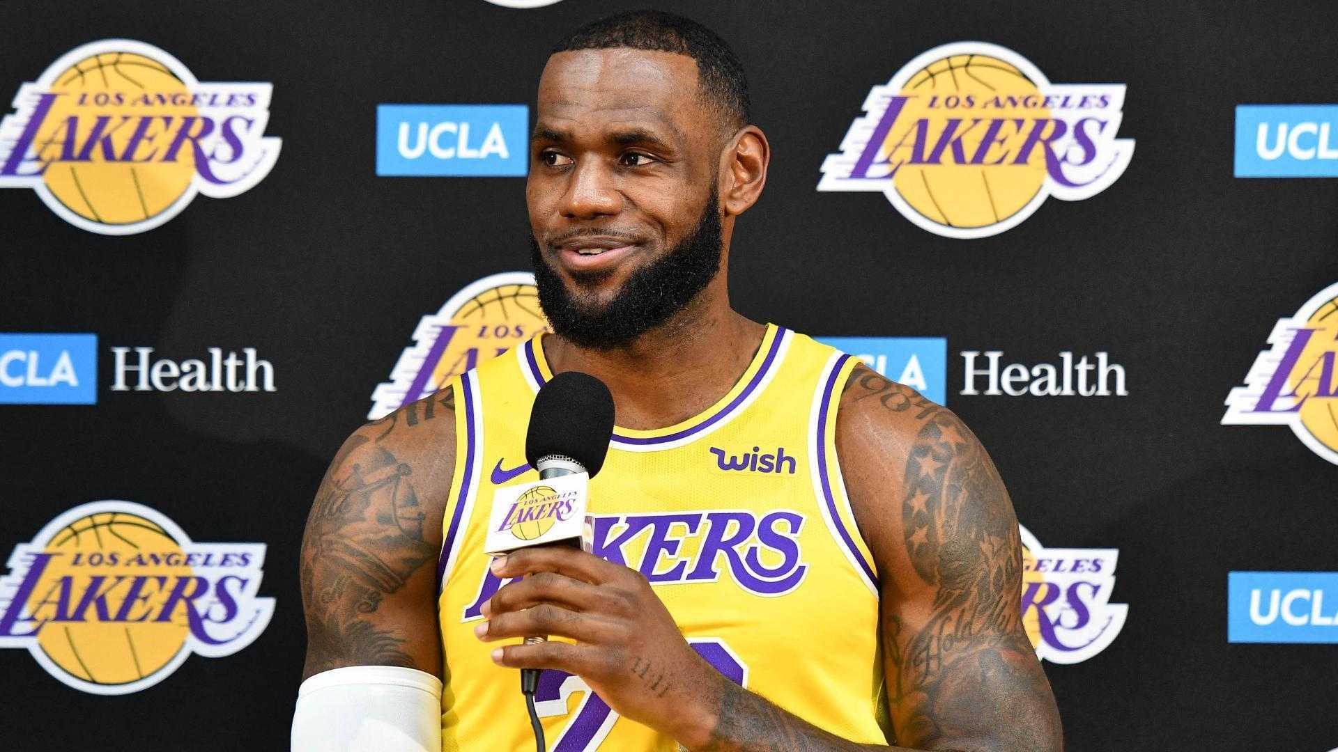 LeBron James face istorie în NBA: A devenit cel mai bun marcator