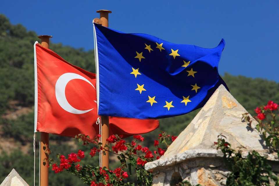 Uniunea Europeană va organiza o conferință a donatorilor pentru Turcia și Siria