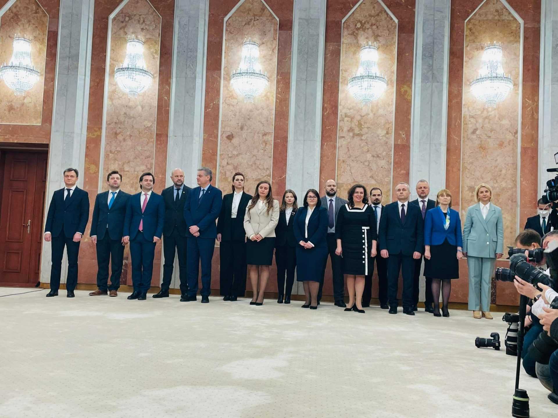 Guvernul Recean a depus jurământul. Maia Sandu: „Sarcina noului Executiv este să ofere siguranță cetățenilor”