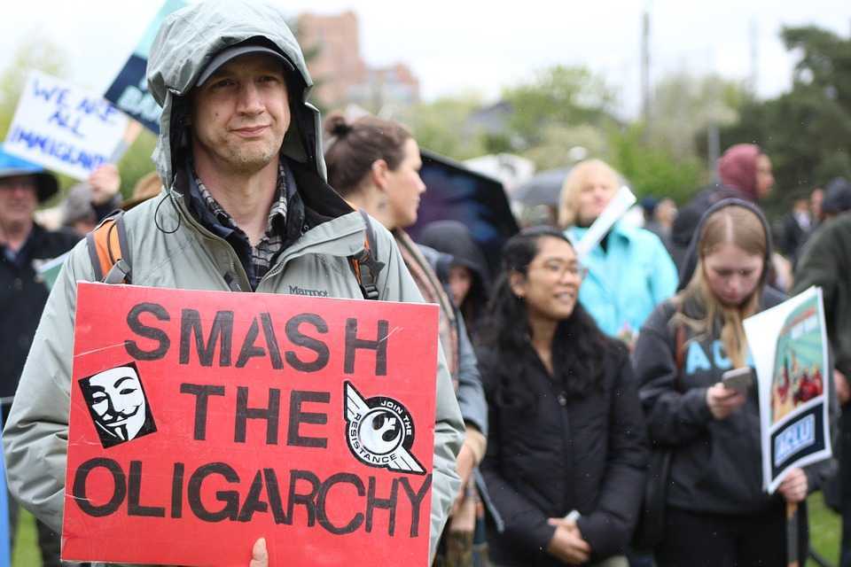 Va fi creată Cartea Roșie a oligarhilor din R.Moldova. Cine va ajunge în Registrul oligarhilor