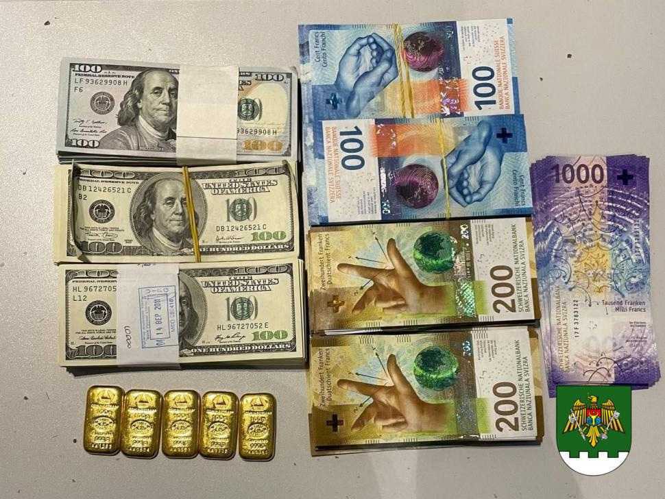 Pornit spre Viena cu valută nedeclarată și lingouri, posibil din aur