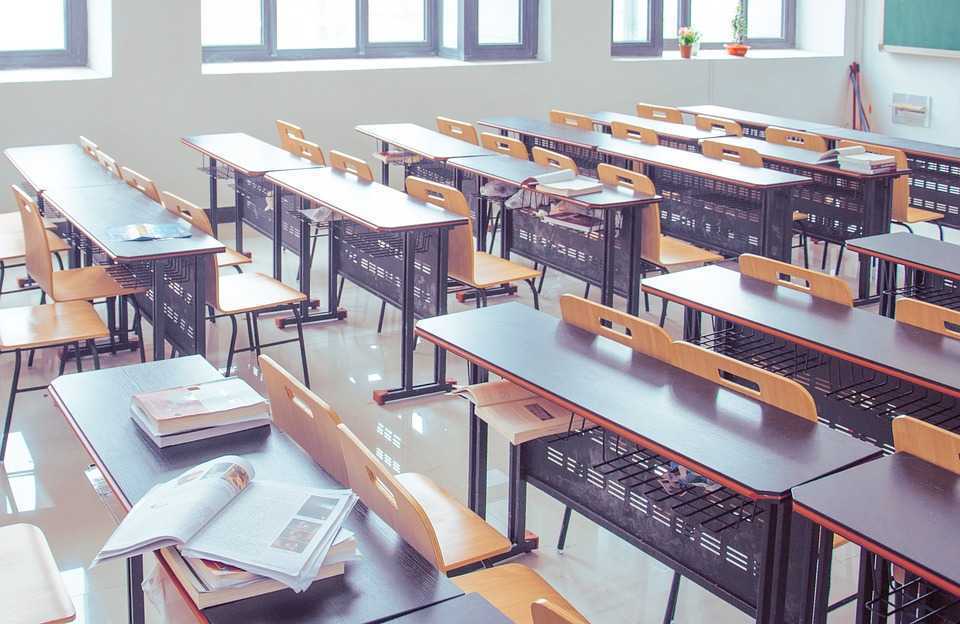 Burse mai mari pentru elevi și studenți