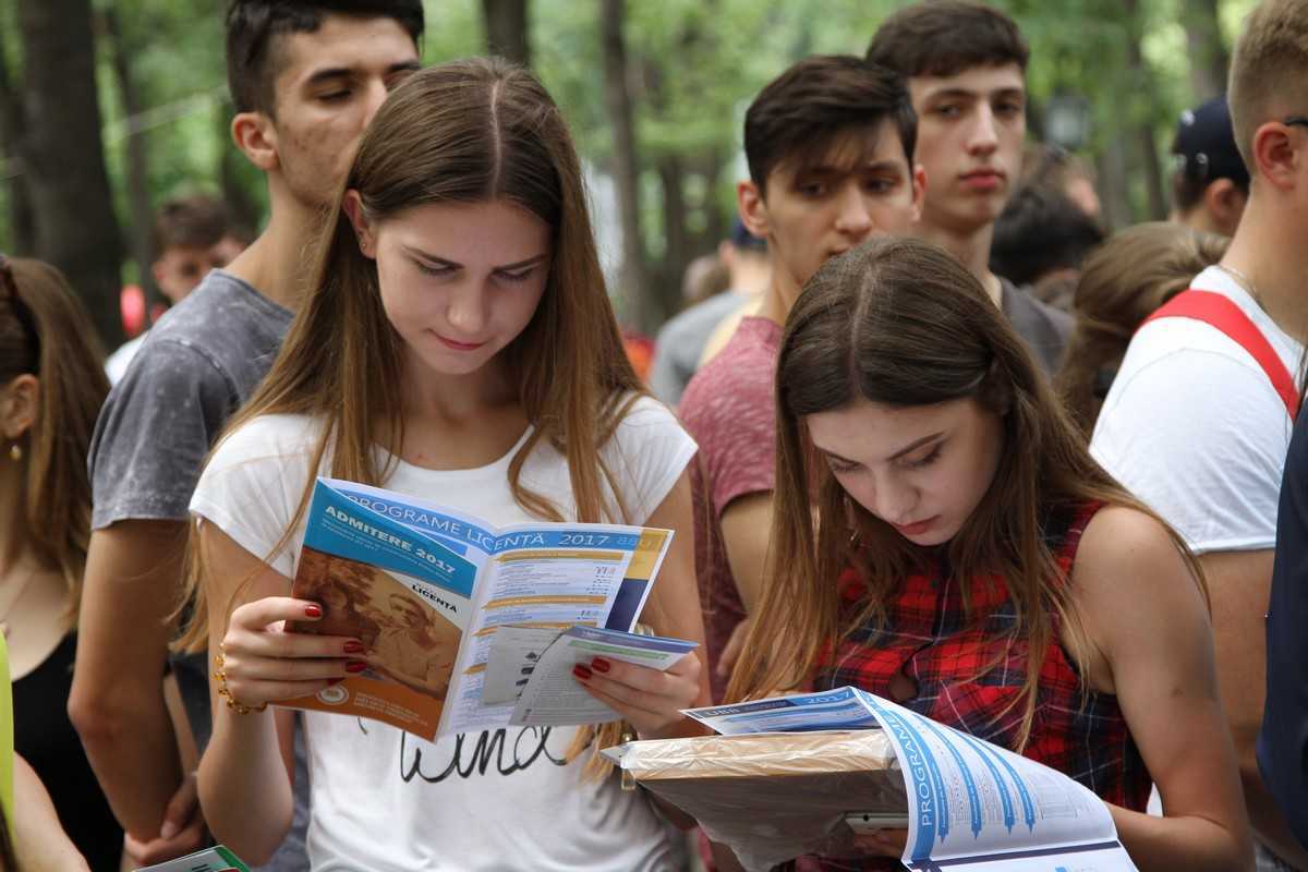 25 de studenți doctoranzi vor beneficia de burse majorate în anul 2023