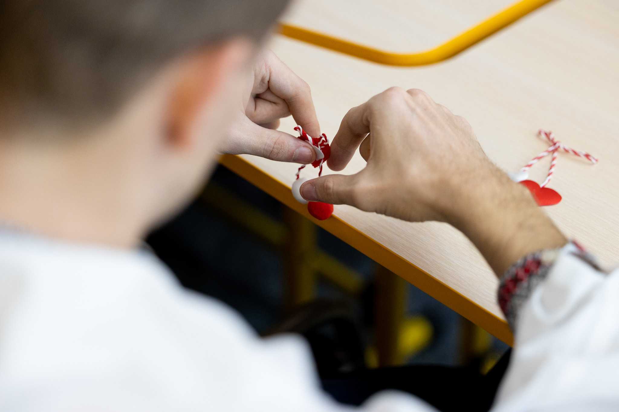 Atelier de confecționare a mărțișoarelor cu participarea deputaților și a copiilor cu nevoi speciale
