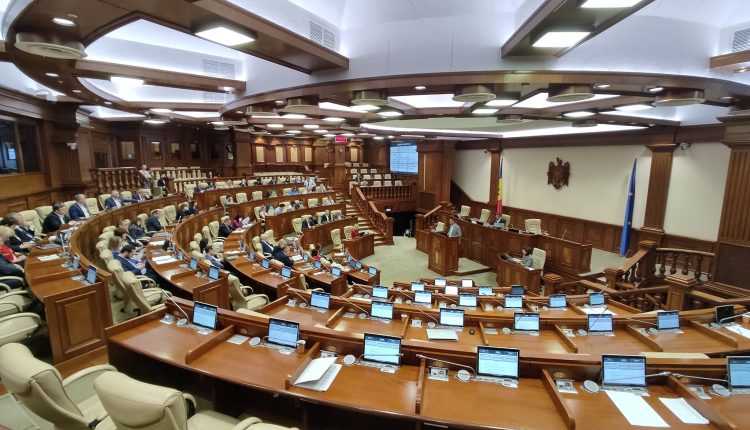 Votat în prima lectură: Sintagma „limba română” - în toate legile Republicii Moldova