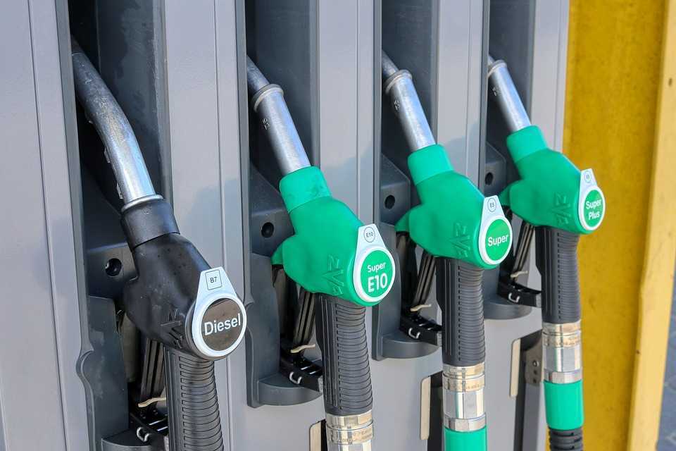 Se scumpesc carburanții, noile prețurile stabilite de ANRE