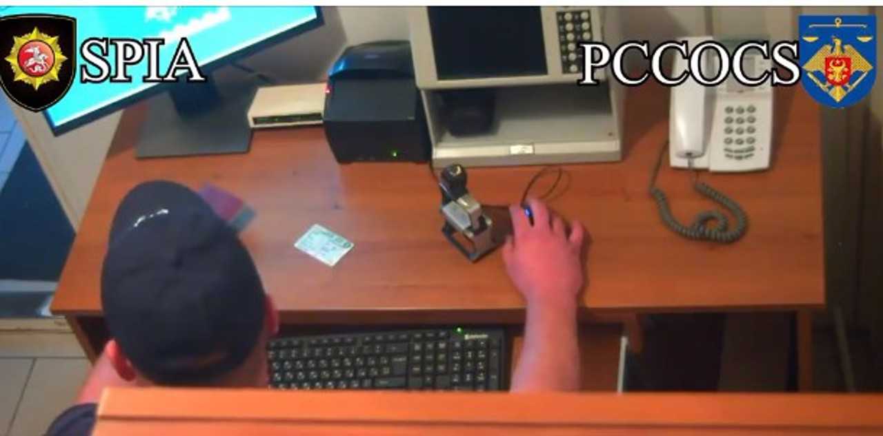 Percheziții în nordul țării. Foști și actuali polițiști de frontieră, cercetați penal