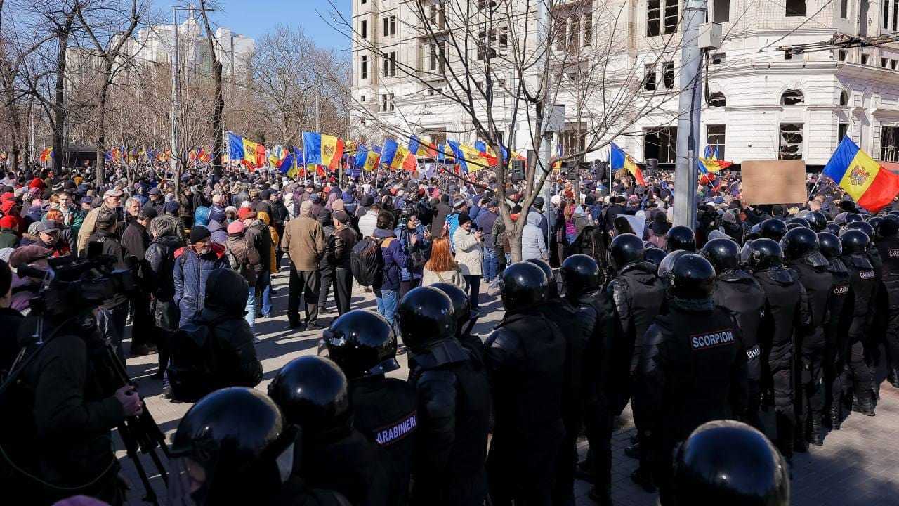 54 de persoane, inclusiv 21 de minori, au fost conduse la inspectorat de la protest
