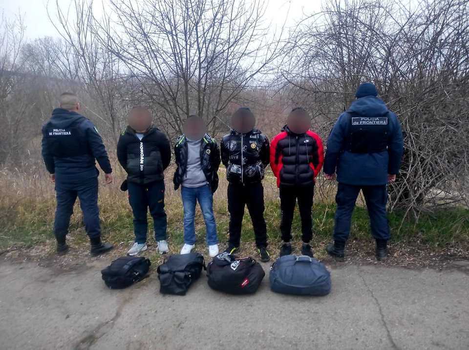 Patru cetățeni ai Nepalului, reținuți pe malul Prutului