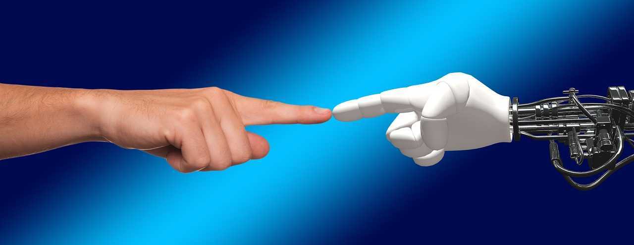 Bill Gates susține că inteligența artificială ar putea ataca oamenii