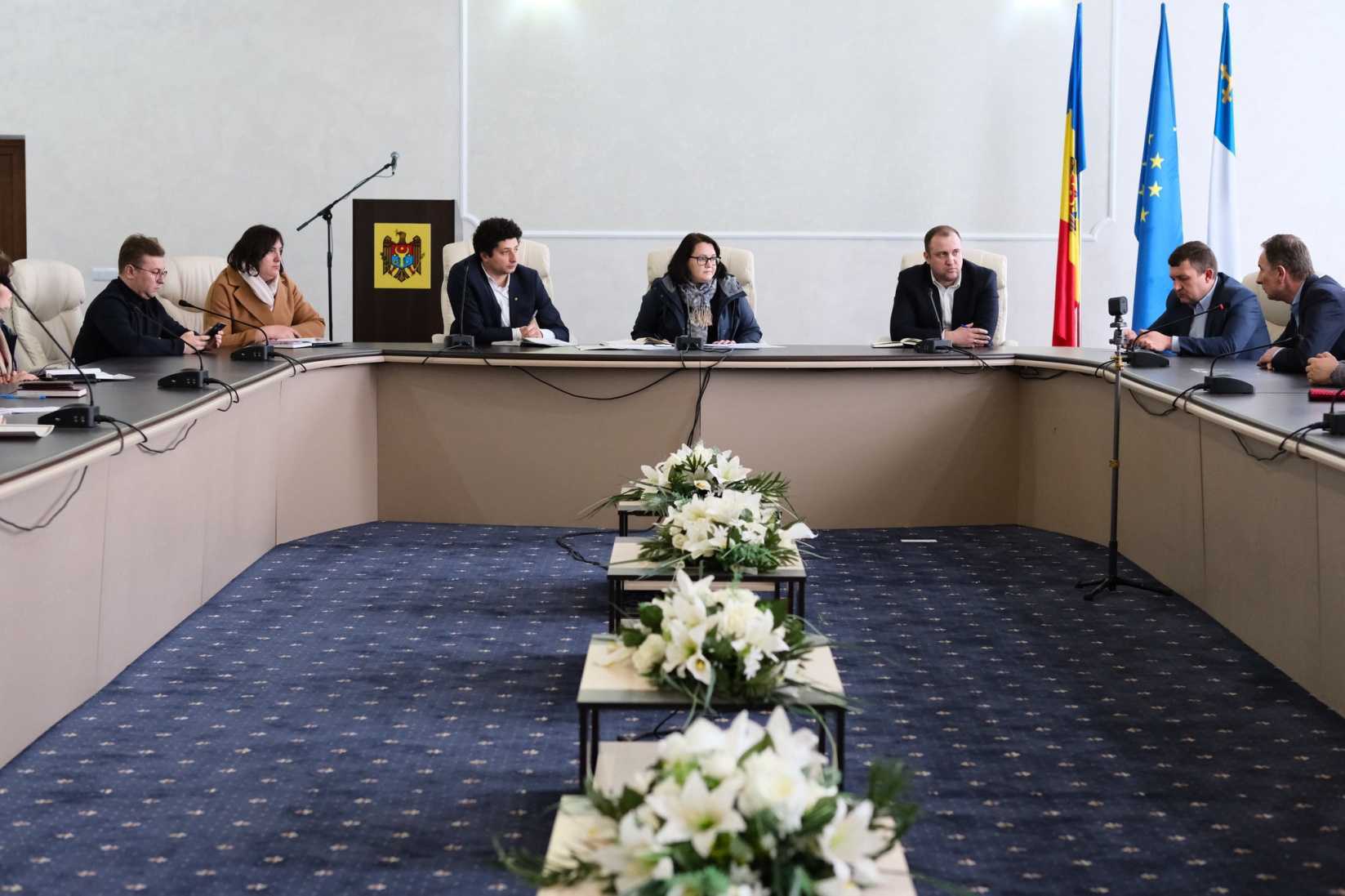 Ministrul Lilia Dabija, în dialog cu primarii raionului Rezina