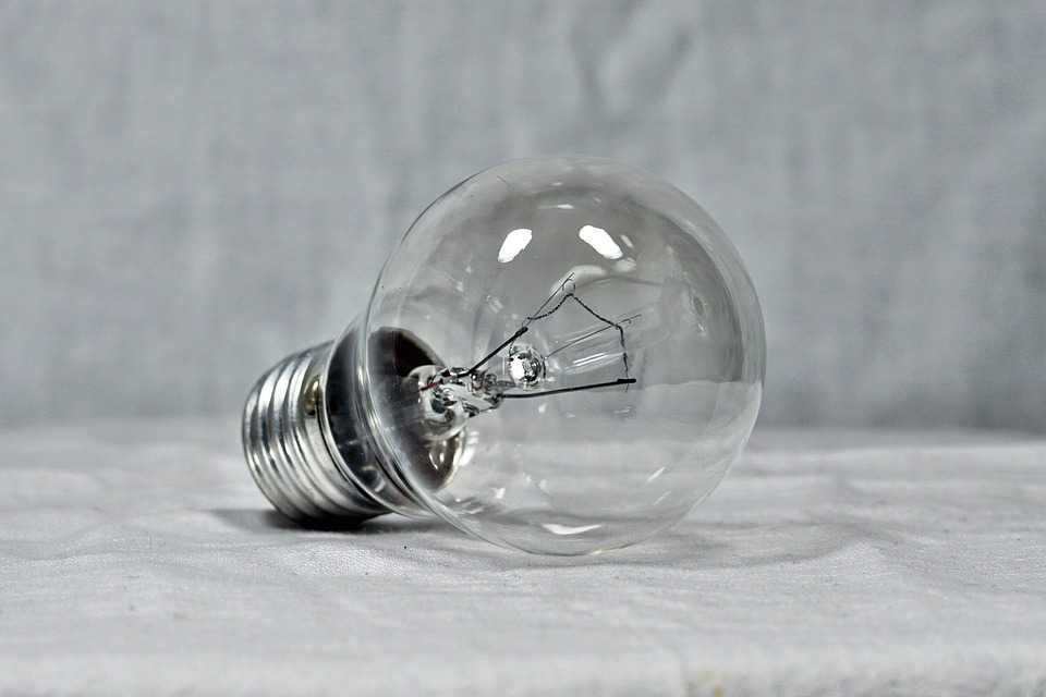 ANRE va revizui miercuri, 11 aprilie, tariful la energia electrică