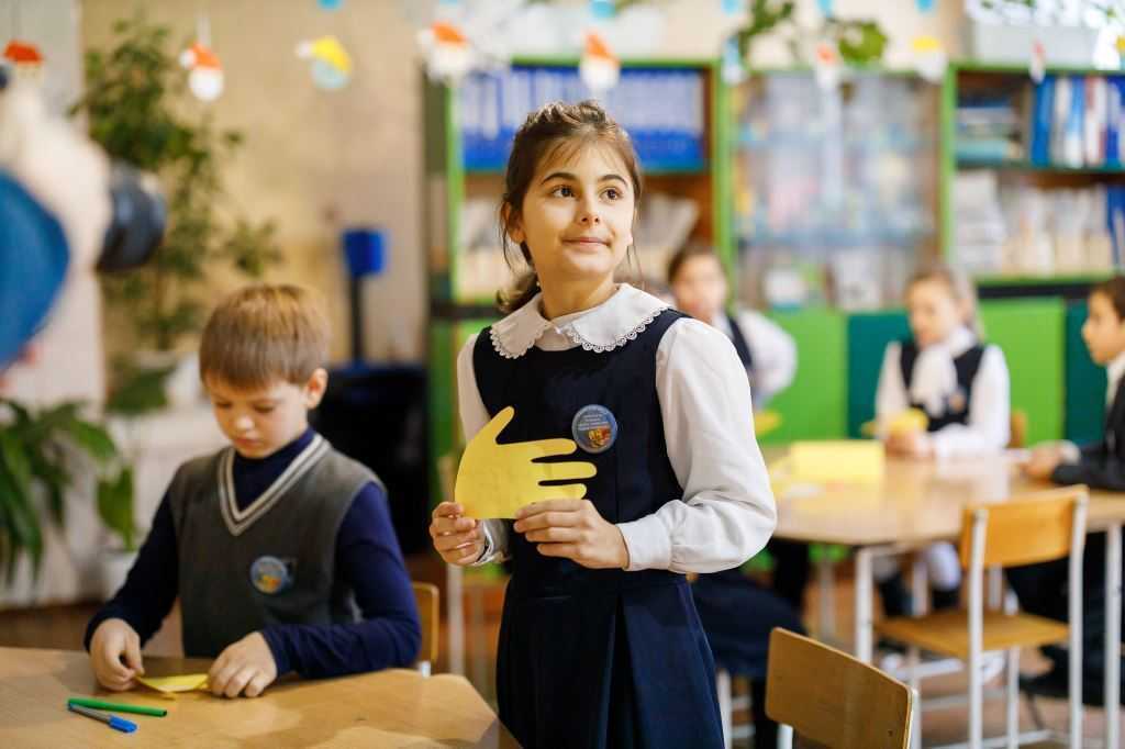 Elevi din 10 școli vor avea ore opționale de educație electorală