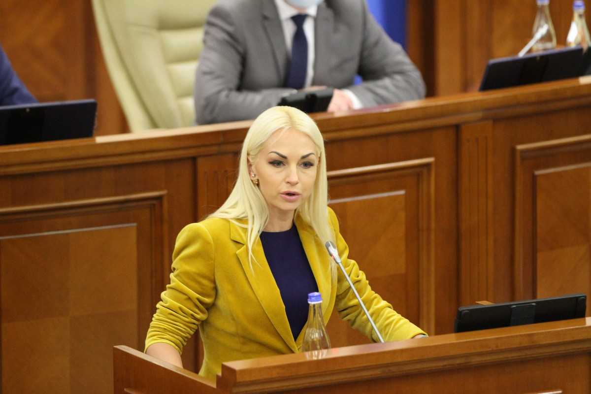 Deputata Marina Tauber, reținută la Aeroport în timp ce voia să plece din țară