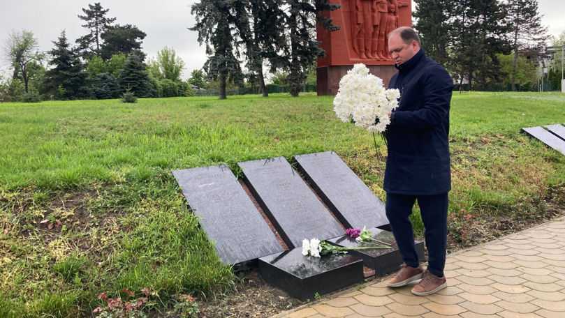 Ion Ceban a depus flori la Complexul Memorial Eternitate: Nu e nimic mai presus decât pacea