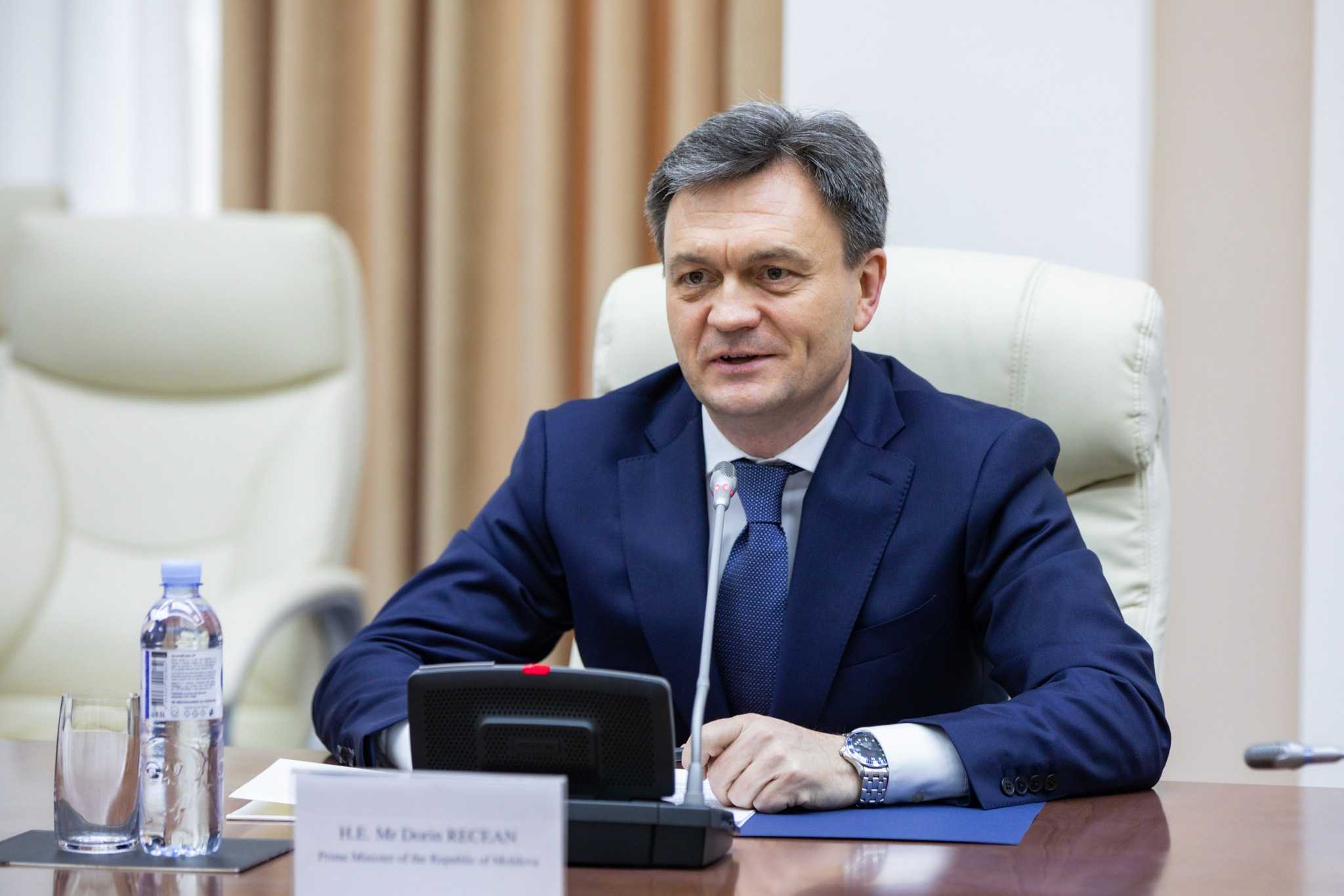 Premierul Dorin Recean: Taxa aeroportuară va redusă în jumătate, iar ulterior va fi anulată